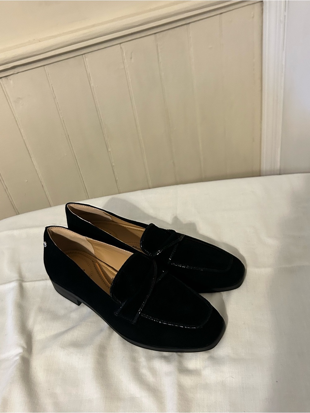 Hush Puppies Woman’s Slade Black Suede Loafers Size 8 M NWOT